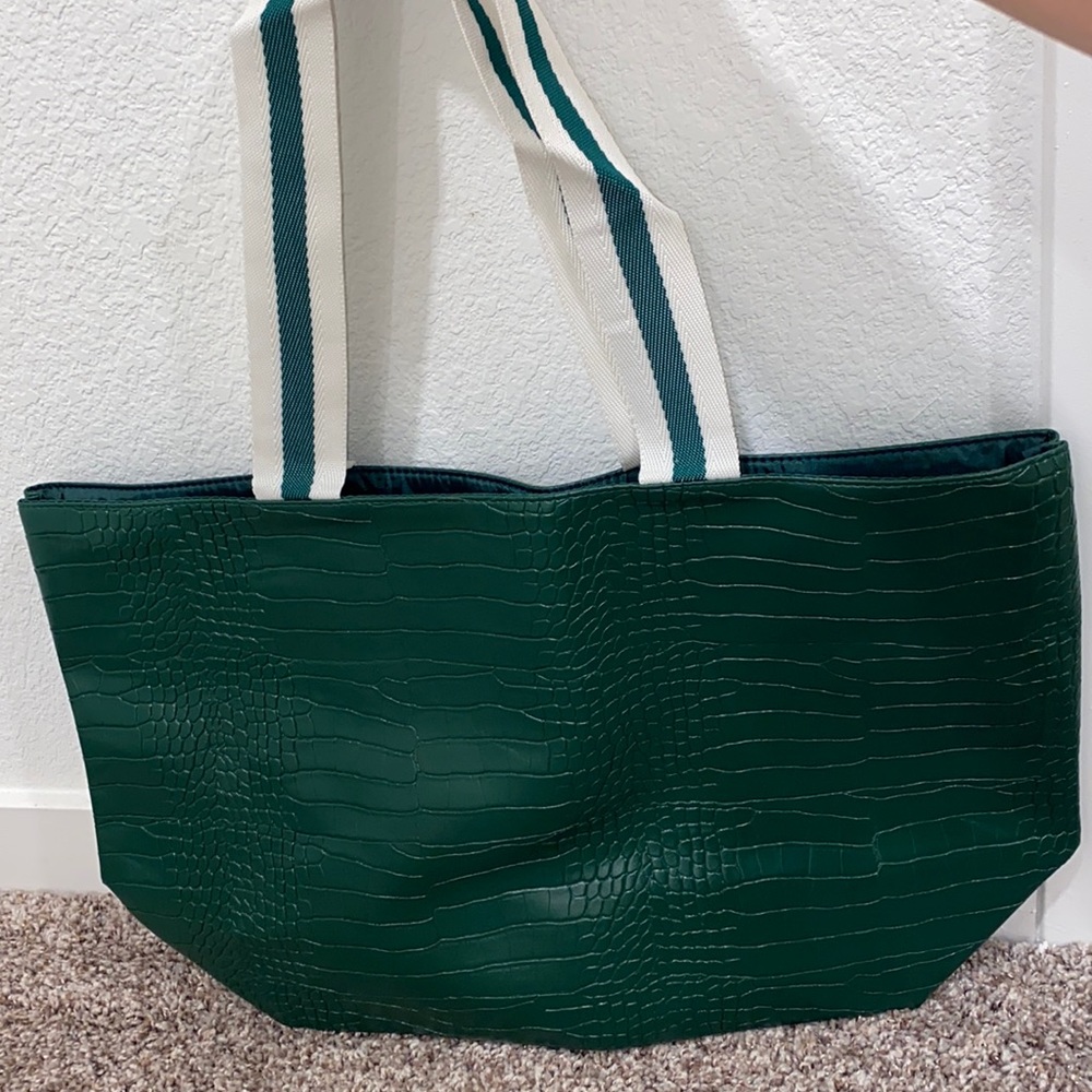 Brand new green tote